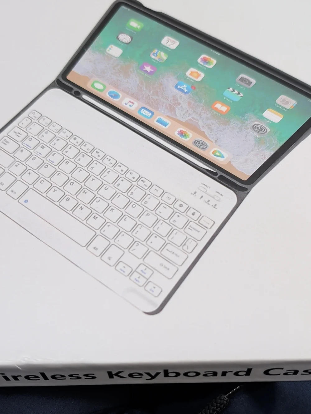 Wireless Bluetooth Keyboard Case for Tablet - White